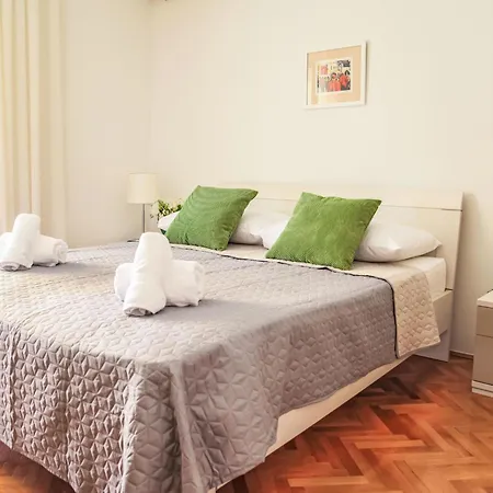 Nikica-2 By Interhome *